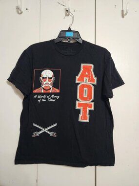 Attack On Titan Men M Black Graphic T Shirt AOT Crunchyroll Anime Colossal Titan
